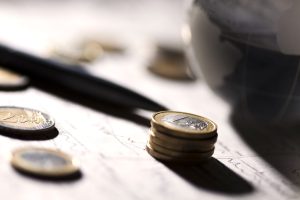 Bloomberg: Νέος κίνδυνος για την πορεία του πληθωρισμού από το ράλι του ευρώ - Οι κινήσεις της ΕΚΤ