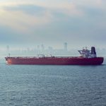 Εφιάλτης - Ήδη οι πετρελαϊκές εταιρίες αναστέλλουν τις αποστολές καυσίμων στα Στενό του Hormuz