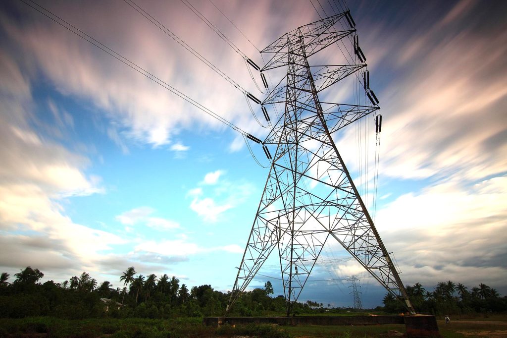 Τα «νερά» της ΔΕΗ έριξαν την τιμή του ρεύματος μέχρι τα 27 ευρώ ανά MWh. Τα οφέλη για νοικοκυριά και επιχειρήσεις