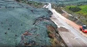 Βίντεο-σοκ από την Ιόνια Οδό: Τόνοι λάσπης και δέντρα «καταπίνουν» τον δρόμο