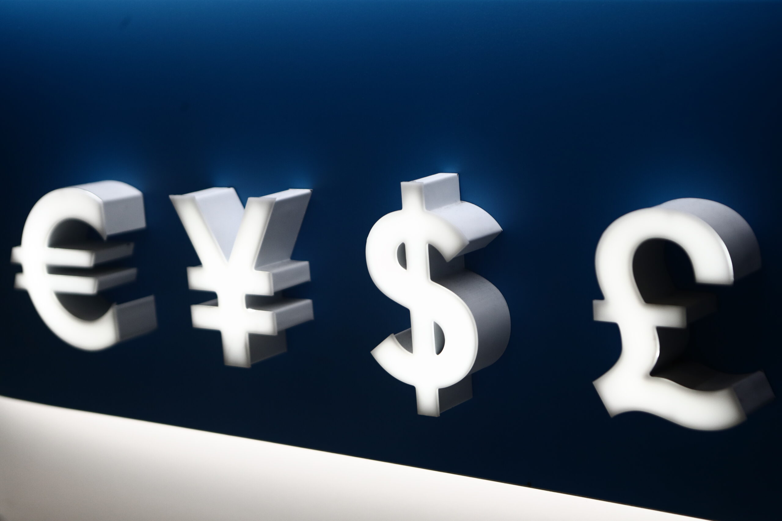 Αγορά συναλλάγματος: Ήρεμο το ταμπλό με ήπιες μεταβολές σε ευρώ, δολάριο και στερλίνα