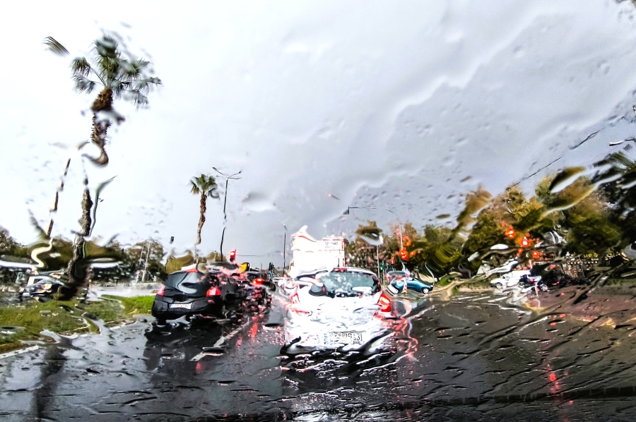 Αλλάζει ο καιρός το τριήμερο: Πτώση θερμοκρασίας και τοπικές καταιγίδες - Η πρόγνωση για Καθαρά Δευτέρα