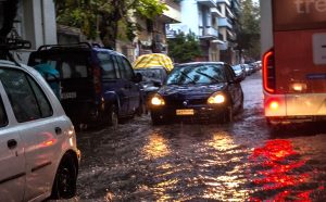 ΕΜΥ: Επιδείνωση καιρού με βροχές, καταιγίδες και ενισχυμένους ανέμους (live)