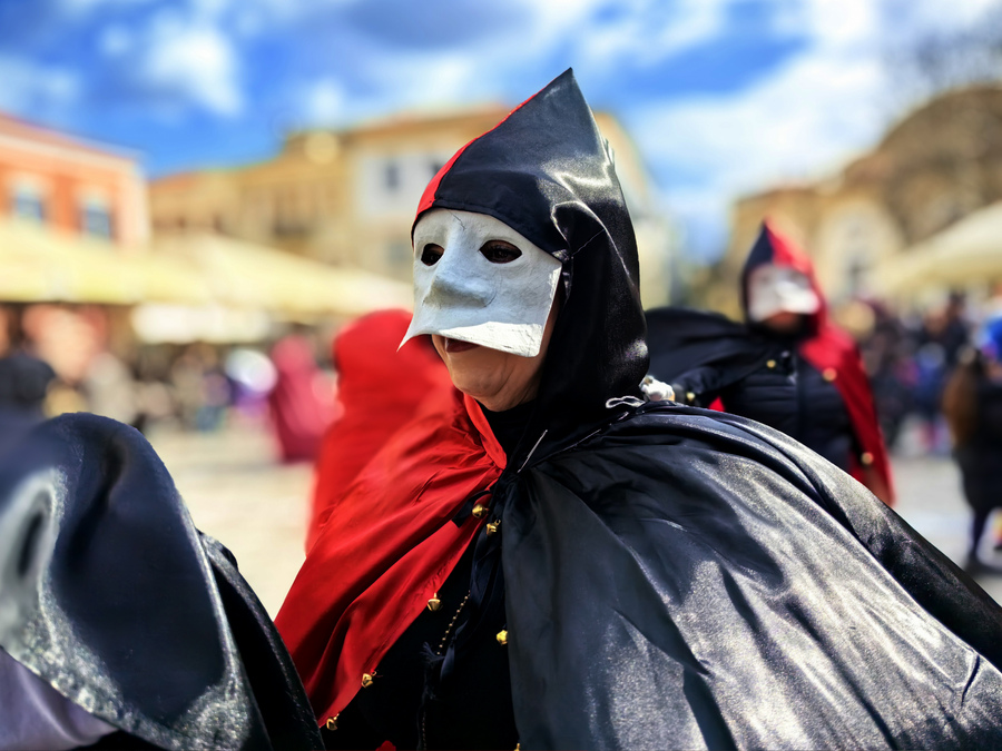 Απόκριες 2026: Πότε πέφτουν Τσικνοπέμπτη και Καθαρά Δευτέρα