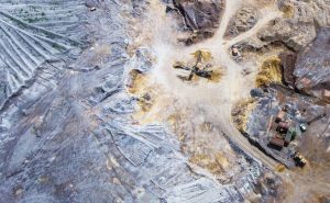 «Καμπανάκι» Ελεγκτικού Συνεδρίου: Η ΕΕ πάει «στα τυφλά» και με «στεγνό πορτοφόλι» στις κρίσιμες πρώτες ύλες