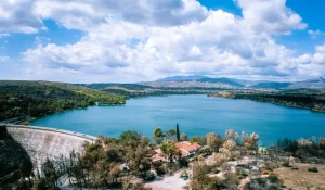 Βροχές-ανάσα για την Αττική: Γέμισαν οι ταμιευτήρες σε Μόρνο και Μαραθώνα