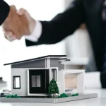 Κλείνει η «ψαλίδα» τιμών μεταξύ Ελλήνων και ξένων στην αγορά κατοικίας: Από premium 38% στο 8% μέσα σε έναν χρόνο