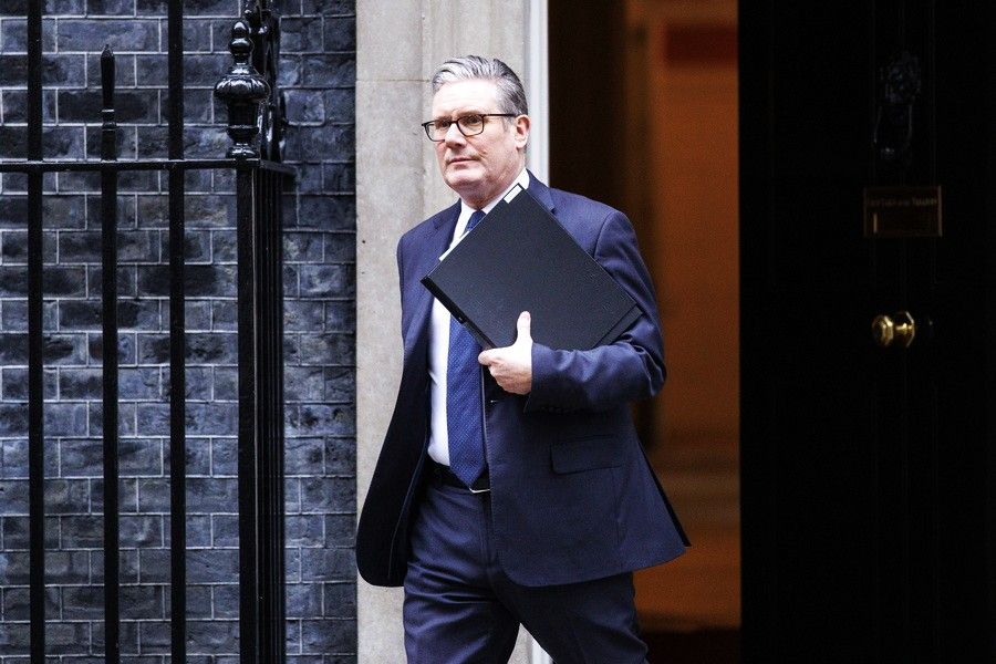 Η «σκιά» Έπσταϊν πάνω από τη Downing Street: Ο Στάρμερ υπό ανοιχτή αμφισβήτηση