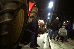 Ολοκληρώθηκε το αγροτικό συλλαλητήριο στο Σύνταγμα: Παραμένουν τα τρακτέρ