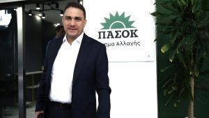 ΠΑΣΟΚ: «Ημιτελές» το εργασιακό νομοσχέδιο - Πίεση για επαναφορά συλλογικών διαπραγματεύσεων και μονομερούς διαιτησίας
