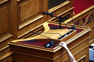 Στην Ολομέλεια σήμερα το νομοσχέδιο για τη νόμιμη μετανάστευση