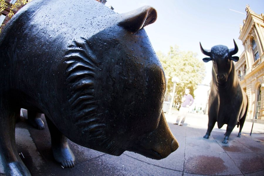 «Λύγισαν» τα ευρωπαϊκά ταμπλό: Πτώση άνω του 1% στον Stoxx 600 με φόντο ΕΚΤ και BoE