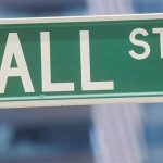 Ράλι στη Wall Street με το βλέμμα στη Μέση Ανατολή