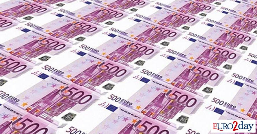 Το ευρώ υποχωρεί σε χαμηλά 4 μηνών