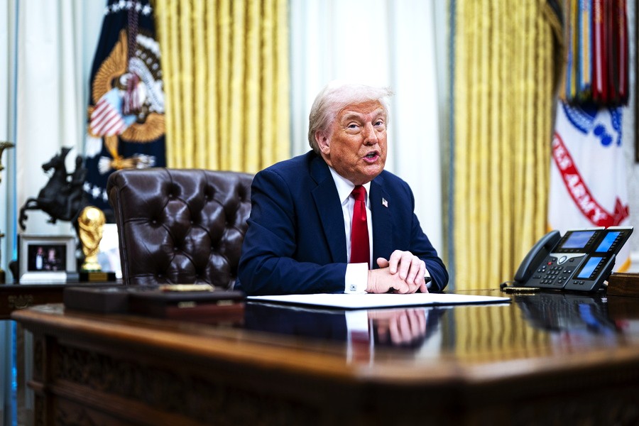 Τραμπ καλεί εφοπλιστές να περάσουν τα Στενά του Ορμούζ: «Μην φοβάστε»