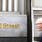 Wall Street: Το Brent πέφτει, οι αγορές ανεβαίνουν