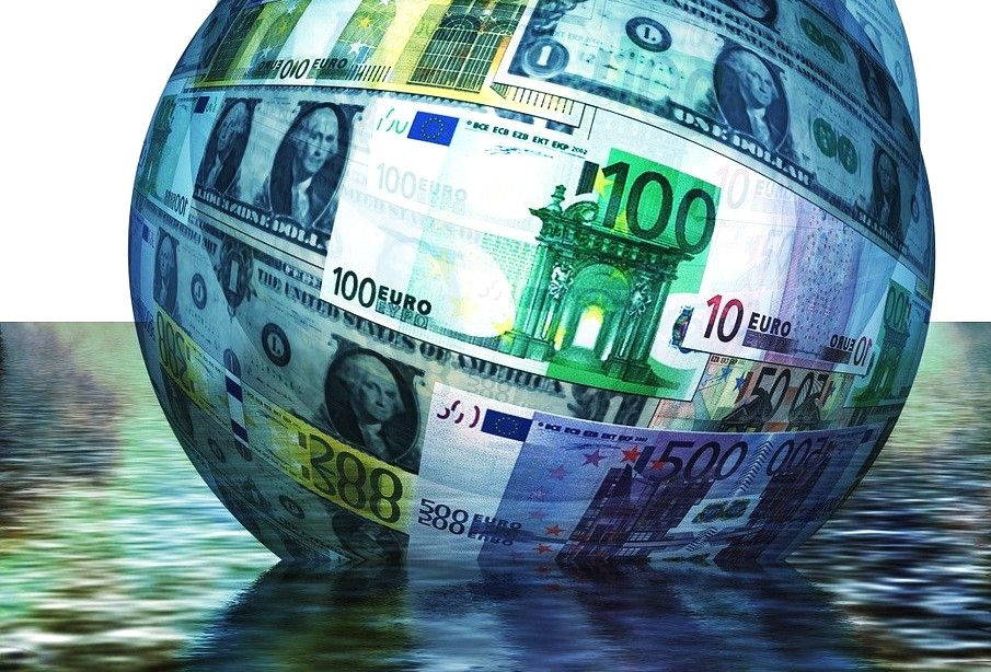 Πιέσεις στο ευρώ: Υποχωρεί στα 1,1488 δολάρια εν μέσω διεθνούς νευρικότητας