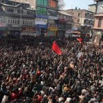 Μαζικές διαδηλώσεις μετά τη δολοφονία Khamenei, εισβάλλουν σε πρεσβείες των ΗΠΑ - 6 νεκροί στο Karachi