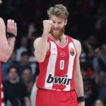 Τυφώνας Ολυμπιακός τάπωσε τη Φενέρ ανήμερα της ιστορικής επετείου της 17ης Μαρτίου: 104 - 87 σε άνετο περίπατο