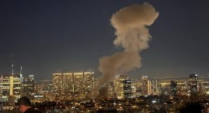 Μία νεκρή και πάνω από 20 τραυματίες από ιρανική πυραυλική επίθεση στο Ισραήλ