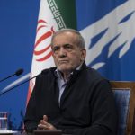 Θρησκευτική έκρηξη: Ο πρόεδρος του Ιράν Pezeshkian προειδοποιεί – «Η δολοφονία του Ali Khamenei είναι κήρυξη πολέμου στους Σιίτες παγκοσμίως»