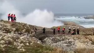 Θρήνος στην Ισπανία - Τέσσερις νεκροί από κατάρρευση ξύλινης γέφυρας σε παραλία της Σανταντέρ