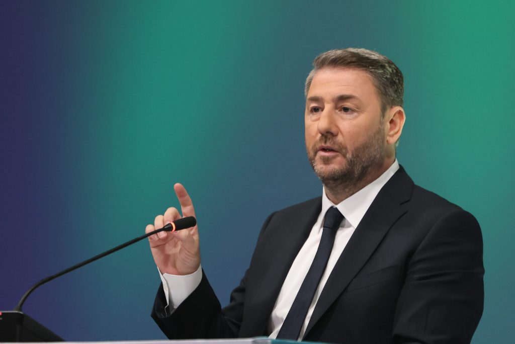 Στο Φάληρο το Συνέδριο του ΠΑΣΟΚ: Ενότητα, στοίχημα και εσωκομματικές ισορροπίες (vid)