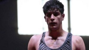 Αποτροπιασμός - Το Ιράν εκτέλεσε τον 19χρονο πρωταθλητή πάλης σε δημόσιο απαγχονισμό - Θρήνος για τον Saleh Mohammadi