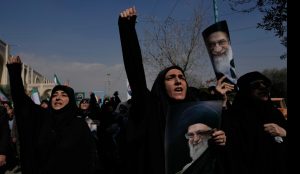 Ιράν: Διευρύνει τους στρατηγικούς στόχους των επιθέσεων και δηλώνει ανυπότακτο