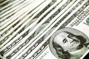 Εκτίναξη του δολαρίου στις αγορές συναλλάγματος: Η ισχυρότερη εβδομαδιαία άνοδος από το 2024