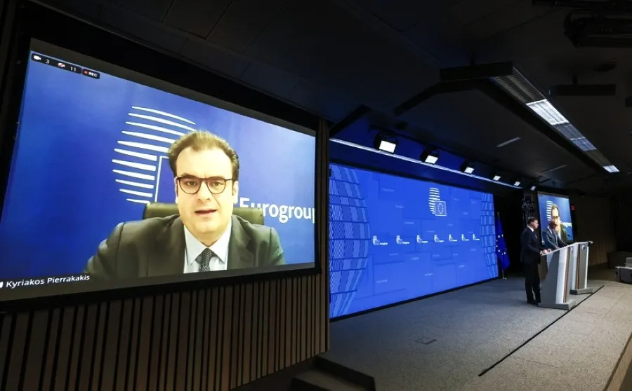 Ρήτρα διαφυγής: «Φρένο» από το Eurogroup - Χωρίς «ομπρέλα» στήριξης η Ευρώπη