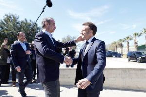 Μητσοτάκης – Μακρόν – Χριστοδουλίδης: Η Κύπρος δεν θα μείνει μόνη της