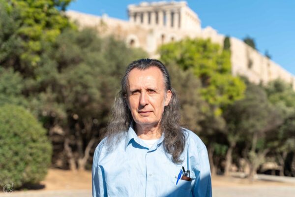 Το αργό τέλος του μικροεπιχειρηματία της γειτονιάς: Τί δείχνουν οι πρόσφατες έρευνες, τί λένε οι φορείς