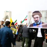 Ιράν: Τραυματισμένος αλλά ασφαλής ο ανώτατος ηγέτης Μοτζταμπά Χαμενεΐ