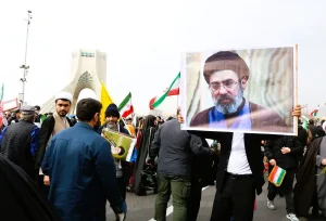 Ιράν: Τραυματισμένος αλλά ασφαλής ο ανώτατος ηγέτης Μοτζταμπά Χαμενεΐ