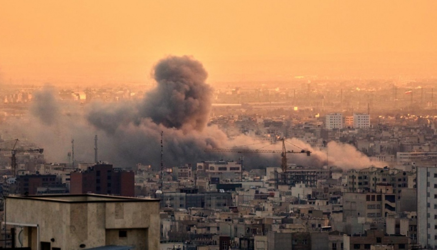 IDF: Αεροπορικό πλήγμα σε αρχηγείο των Φρουρών της Επανάστασης στην Τεχεράνη