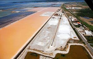 «Μάχη» για το ελληνικό αλάτι: Εννέα οι μνηστήρες που διεκδικούν τις Ελληνικές Αλυκές