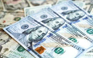 Με υπογραφή Τραμπ τα 100δόλαρα: Η ιστορική αλλαγή που φέρνει αντιδράσεις και συγκρίσεις