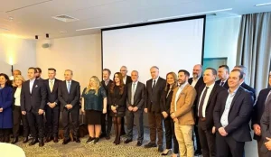 Θεοδωρικάκος: «Σχέδιο με πόρους εκατοντάδων εκατ.» για το αλουμίνιο - Στο επίκεντρο ενέργεια και εξαγωγές