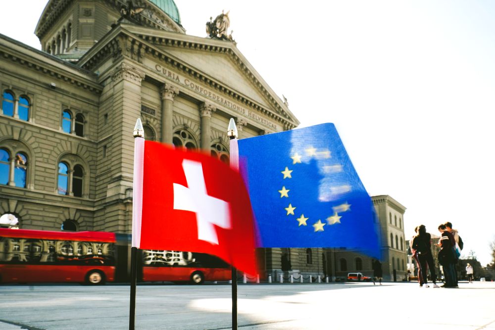 Ελβετικό φράγκο: Ο πόλεμος «φουσκώνει» τις δόσεις - Ποιοι προλαβαίνουν τη ρύθμιση του ΥΠΟΙΚ