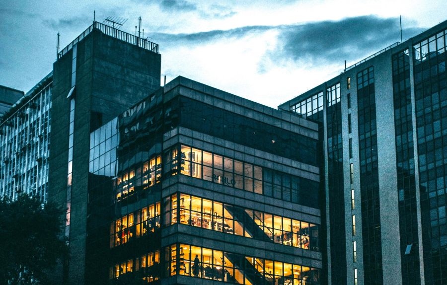 Από 49.946 επαγγελματικά ακίνητα το 2016 αυξήθηκαν σε 87.249 το 2026: Τα στοιχεία της ΑΑΔΕ με βάση τον ΕΝΦΙΑ 2026