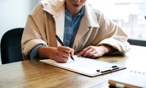 ΕΛΣΤΑΤ: Στο 8,3% η ανεργία το δ΄ τρίμηνο 2025 – Μείωση σε ετήσια βάση