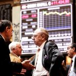 Πόλεμος και αγορές: Βουτιά στη Wall Street - Ράλι στο πετρέλαιο, στο «κόκκινο» η Ευρώπη