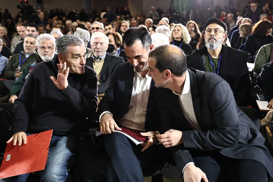 «Ρήξη και παραίτηση»: Η Νέα Αριστερά αλλάζει πορεία μετά το «όχι» στο μέτωπο με Τσίπρα