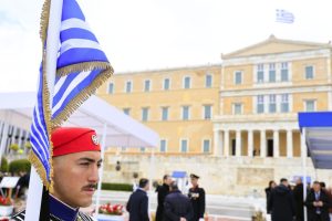 LIVE: Η στρατιωτική παρέλαση της 25ης Μαρτίου στο Σύνταγμα