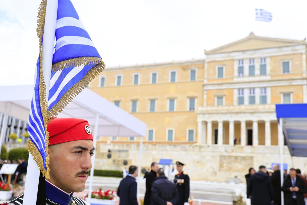 LIVE: Η στρατιωτική παρέλαση της 25ης Μαρτίου στο Σύνταγμα