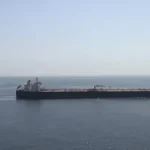 Επίθεση σε πετρελαιοφόρο SKYLIGHT στα Στενά του Ορμούζ — 4 τραυματίες