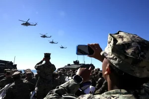 ΗΠΑ: Στέλνουν επιπλέον πεζοναύτες στη Μέση Ανατολή - Σενάρια για επιχειρήσεις στο Ιράν και τη νήσο Χαργκ