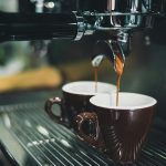Αγορά καφέ στην Ελλάδα: 88.000 σημεία πώλησης και η σκληρή πραγματικότητα της μικρής επιχειρηματικότητας