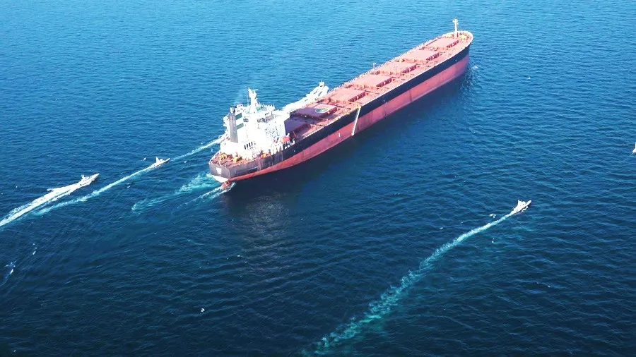 Περσικός Κόλπος: Μπλοκάρισμα στα Στενά του Ορμούζ – Χάνονται 15 δισ. δολάρια από πετρέλαιο